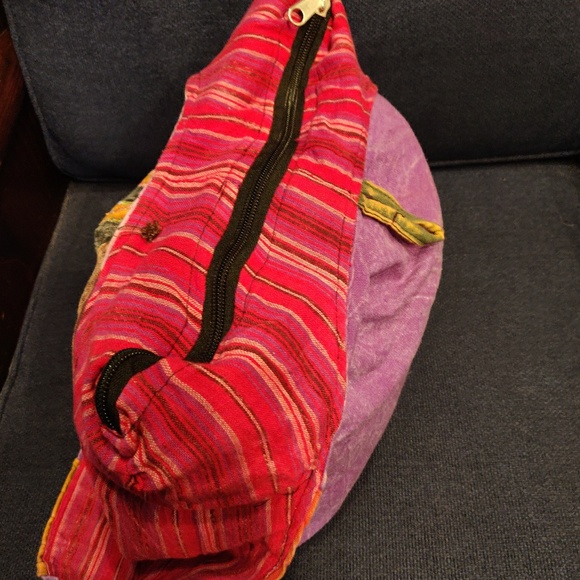 Multicolored oversized crossbody hobo bag - Picture 7 of 8